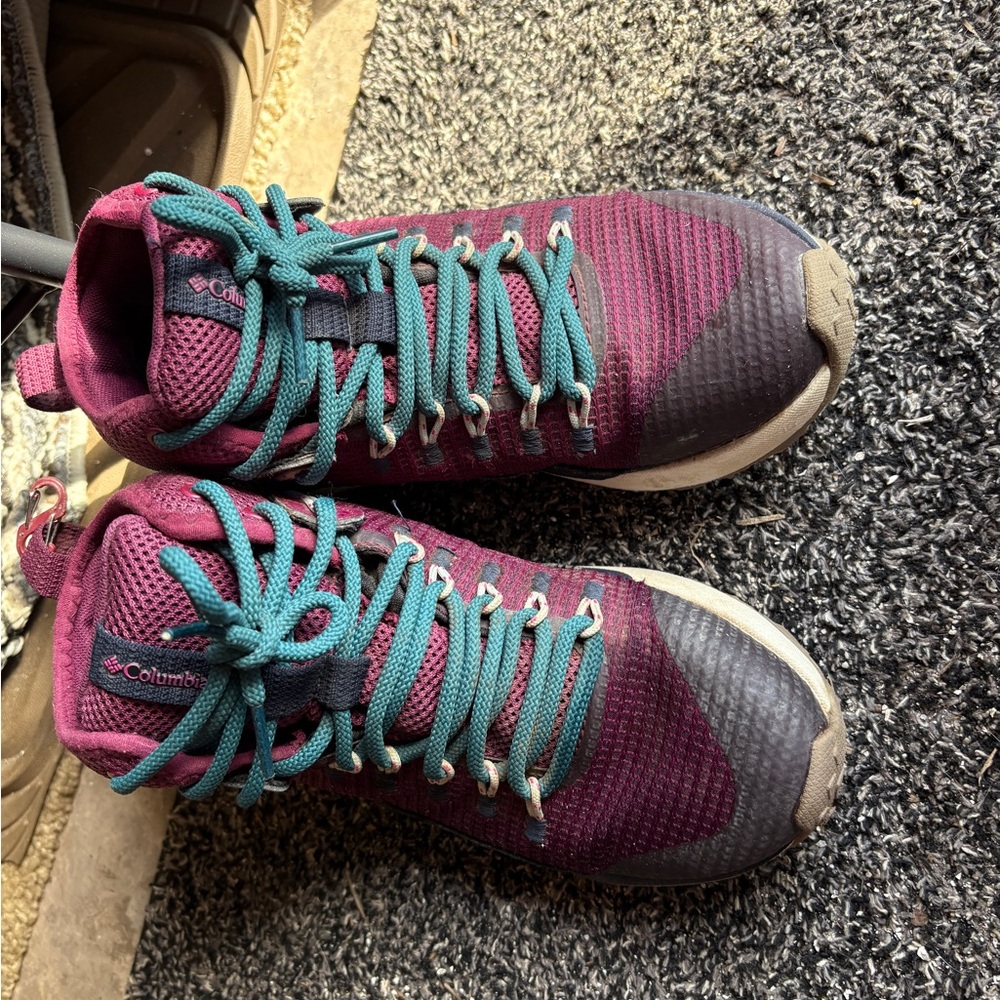 Columbia hiking high shoes